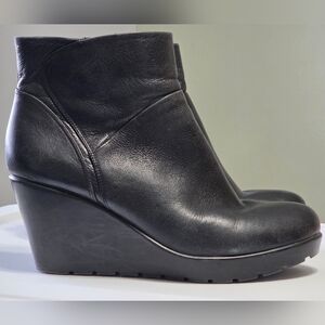 Nine West Black Zip Up Leather Wedge Boot Modern Chic Minimalist Versatile Sz9.5